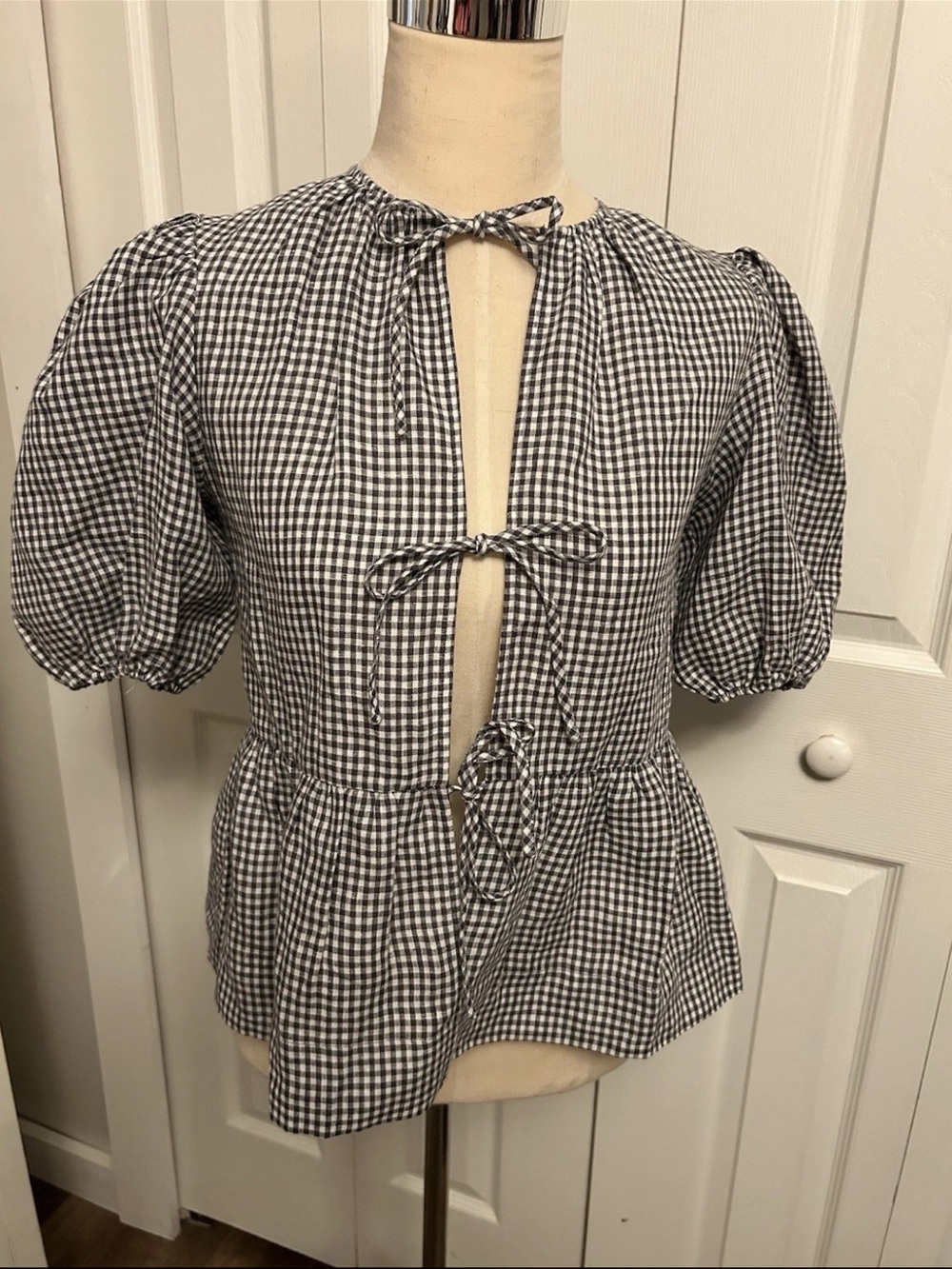 Wilfred Aritzia Gingham Top Tie Front Puff Sleeve Size 2XS